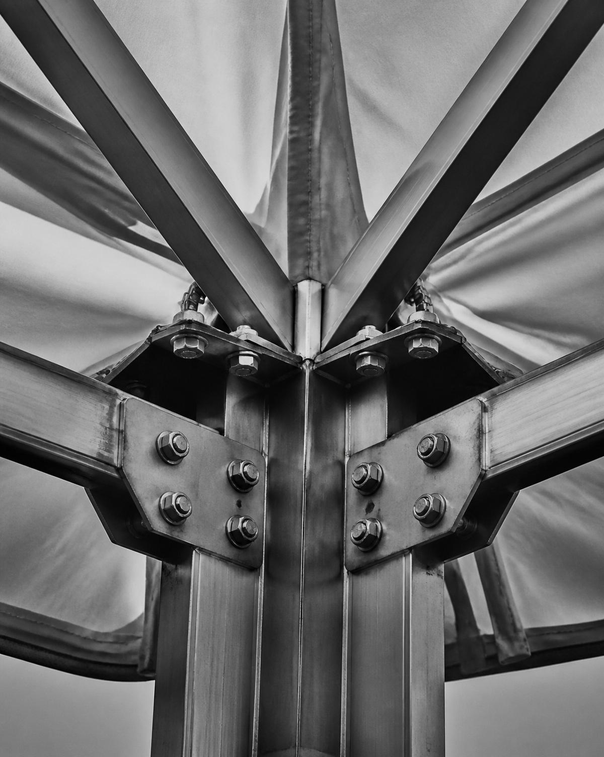 Détail de charpente aluminium d'une structure KAHA