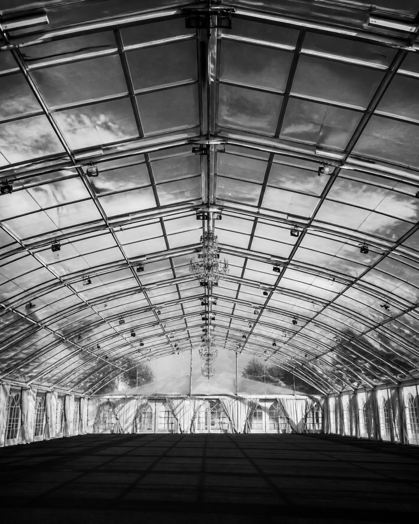 Intérieur d'un chapiteau KAHA vu depuis le sol